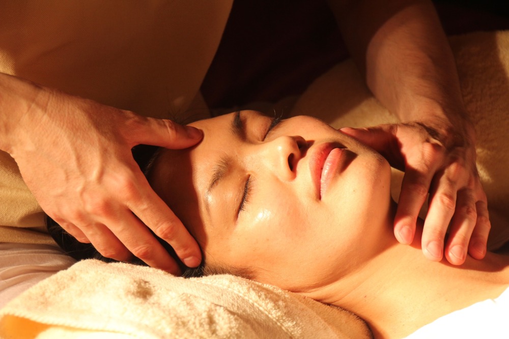 Massage Kopf Therapeut Nahaufnahme